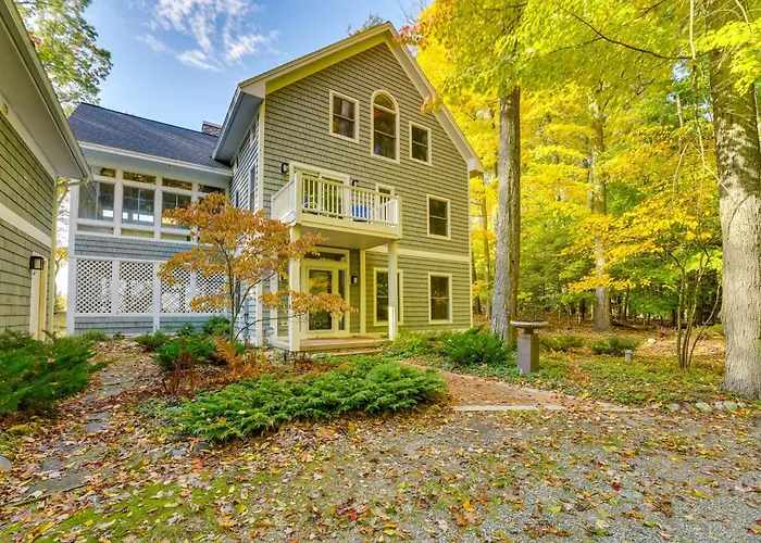 Spacious Cottage On Lake Michigan: Stunning Views!